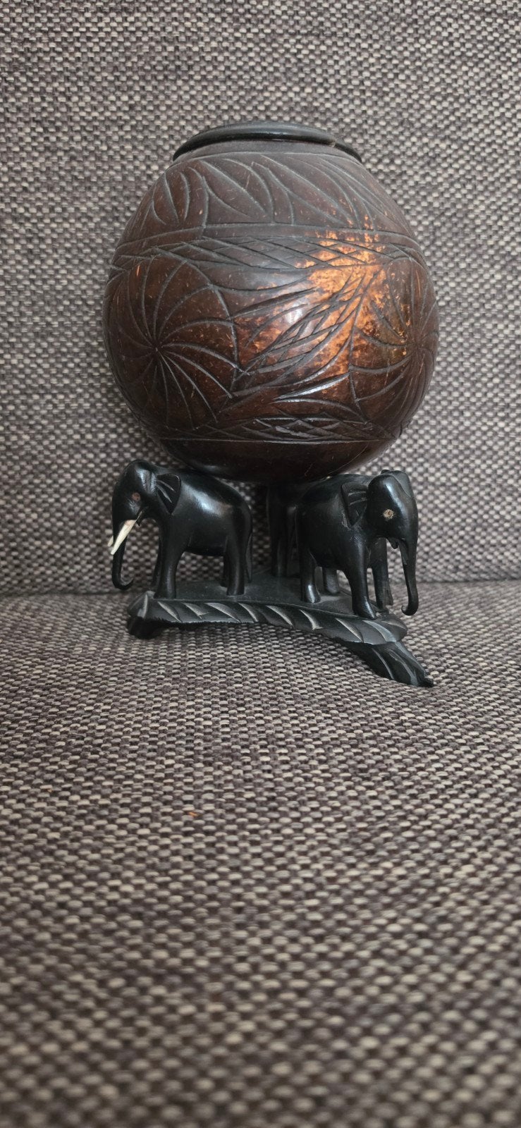 Decoratieve kokosnoot met olifantenstandaard, Ophalen of Verzenden
