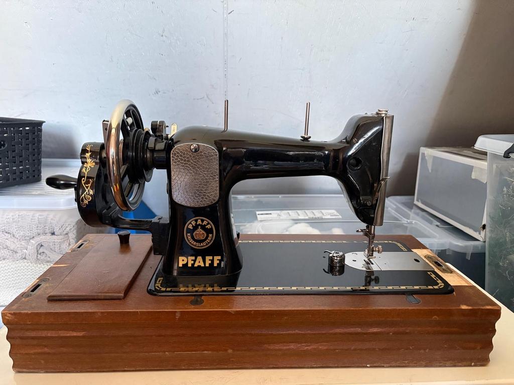 Vintage Pfaff 30 Naaimachine met Houten Kap, Ophalen