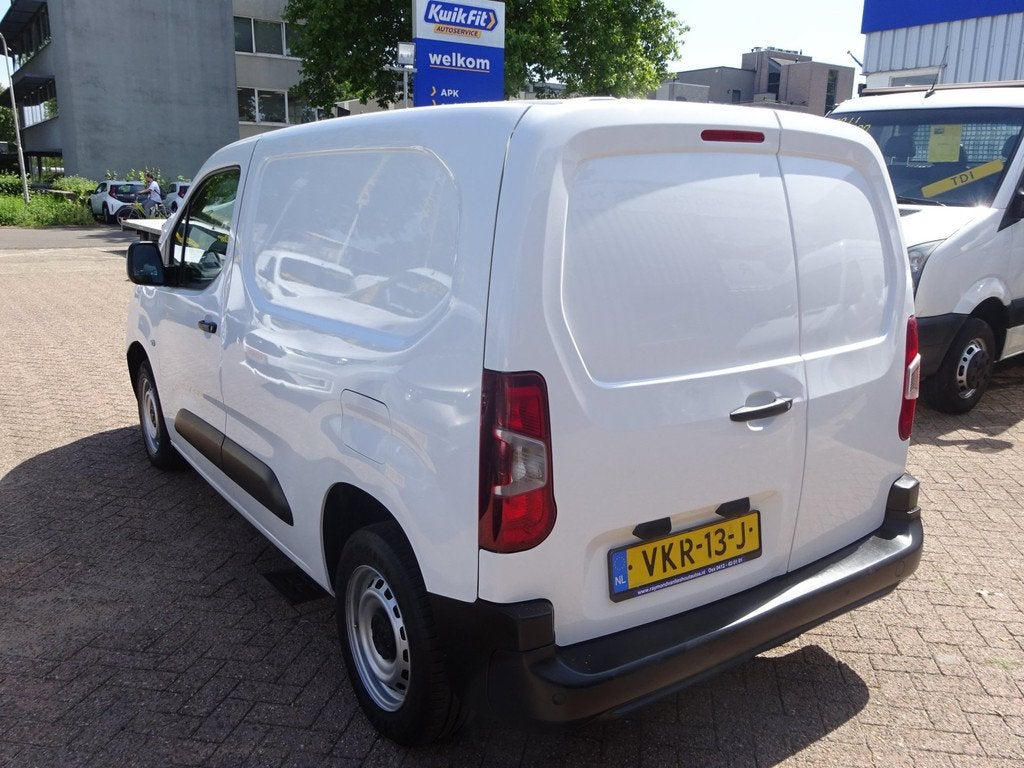 Peugeot Partner 1.2 PureTech Pro BENZINE BPM VRIJ AIRCO NAVI, Auto's, Voorwielaandrijving, Stof, Gebruikt, 1199 cc