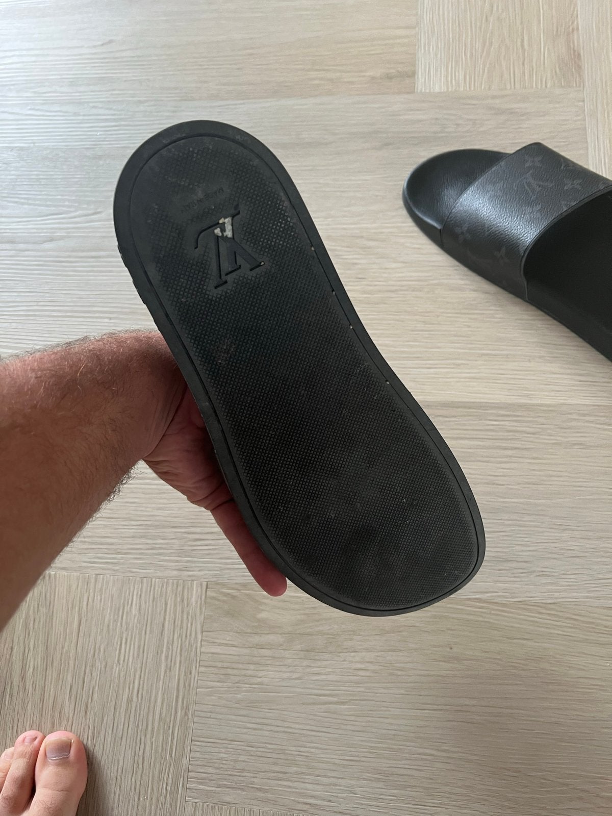 Louis Vuitton Waterfront Mule Monogram Eclipse, Ophalen of Verzenden, Zo goed als nieuw, Zwart, Slippers