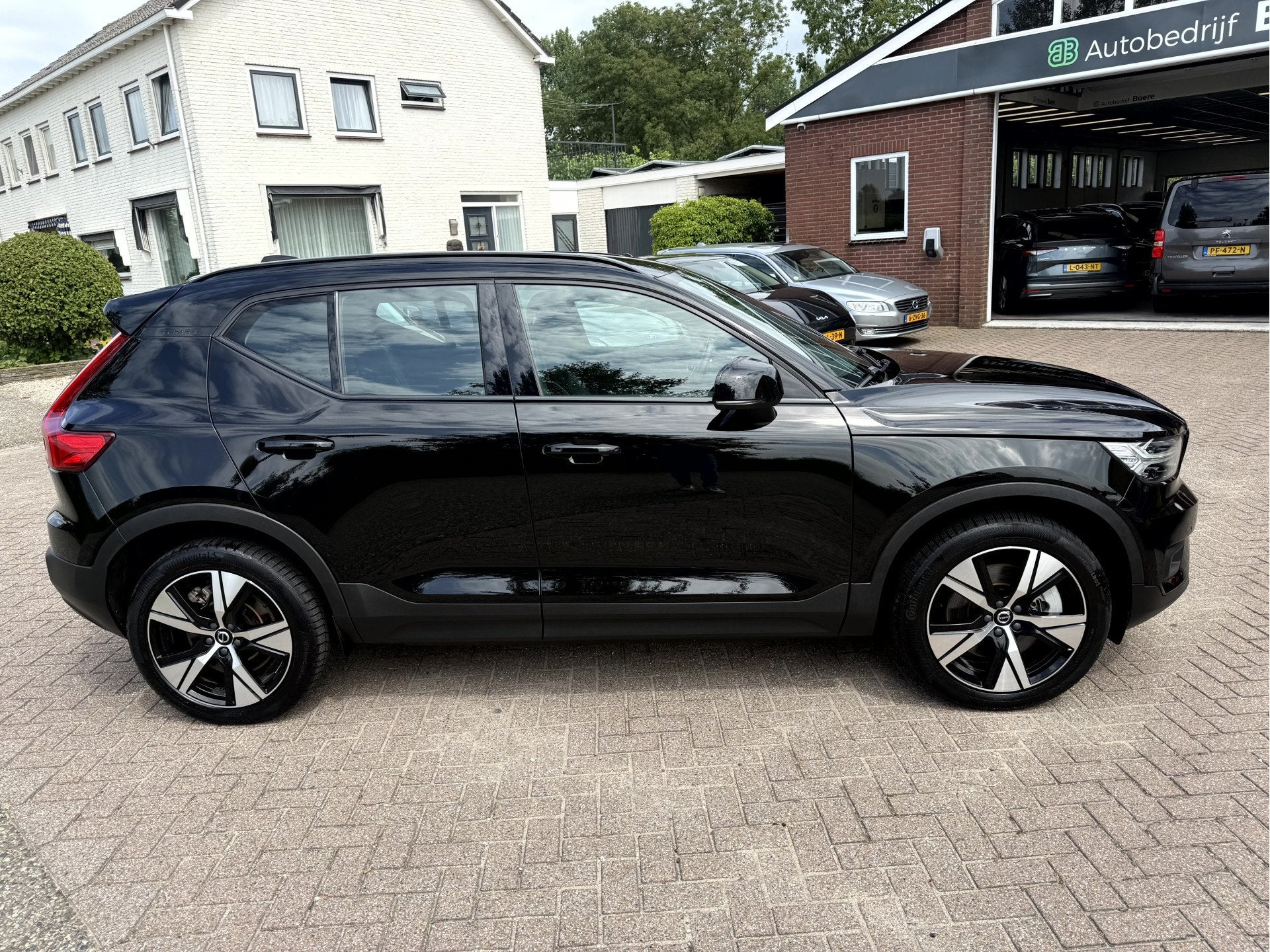 Volvo XC40 Recharge P8 AWD R-Design SOH 92.6%, Trekhaak, Sto, Auto's, Gebruikt, Zwart, 24 min, Zwart