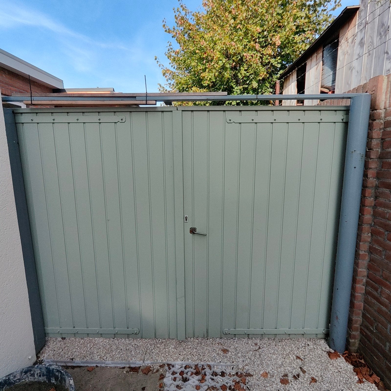 Poortdeuren hardhout 245*187, Ophalen, Zo goed als nieuw, 150 tot 200 cm, Hout