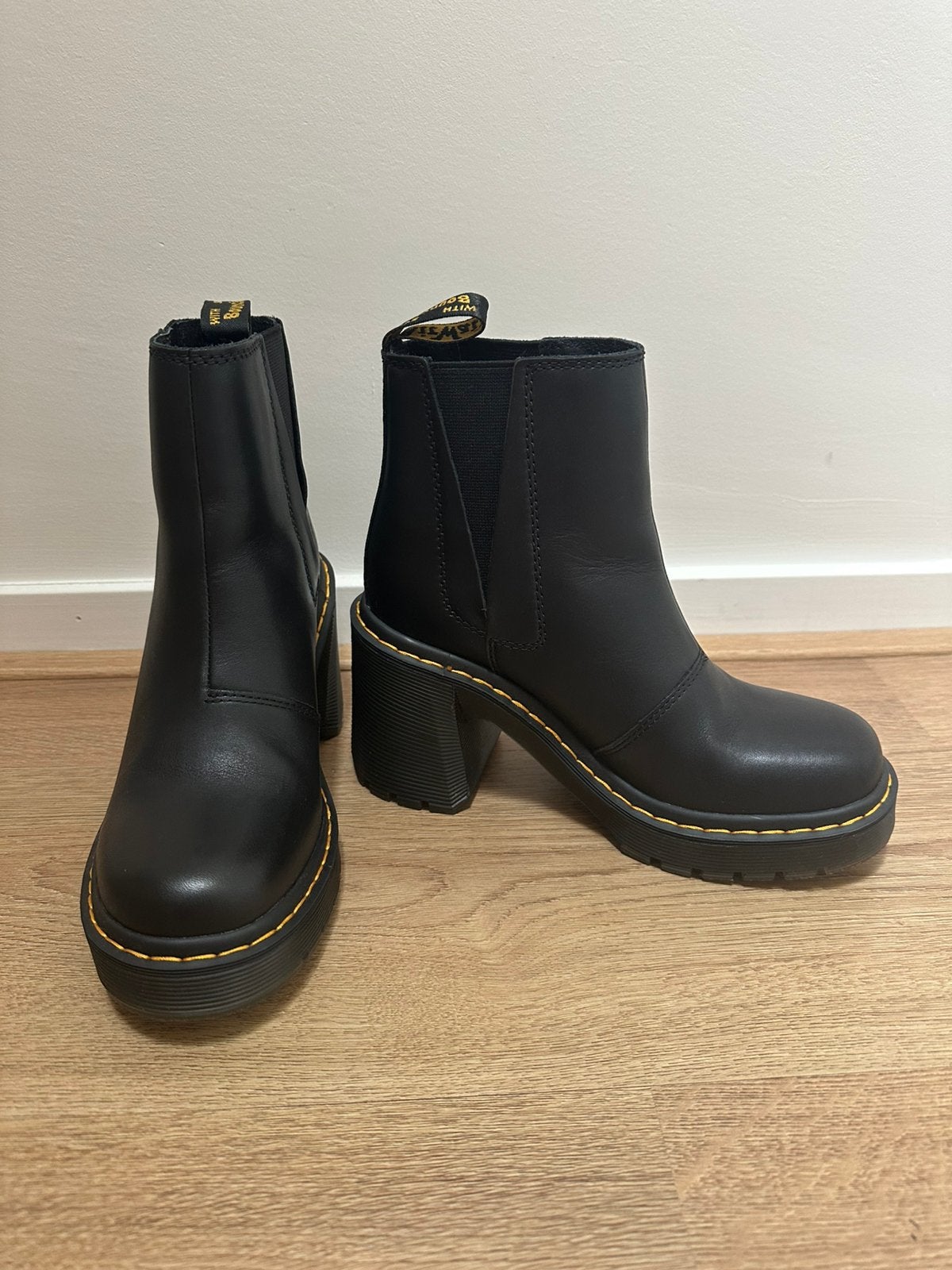 Dr martens, maat 37, Kleding | Dames, Ophalen, Zwart, Zo goed als nieuw, Schoenen met hoge hakken