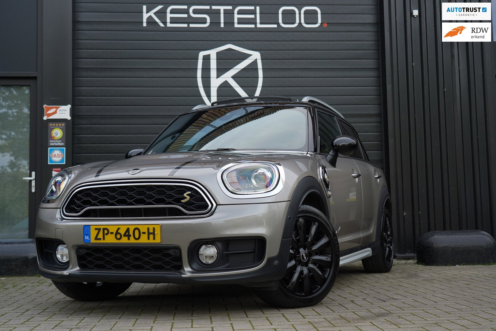 Mini Countryman 1.5 Cooper S E ALL4 Chili 225 PK LED/PANO/SF, Auto's, Dealer onderhouden, Gebruikt, Euro 6, Bedrijf