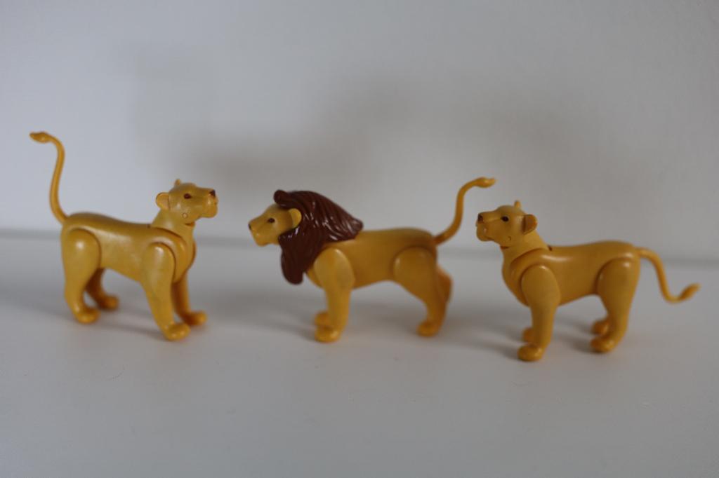 Playmobil, 3 leeuwen, 1 mannetje 2 vrouwtjes, Ophalen of Verzenden, Zo goed als nieuw