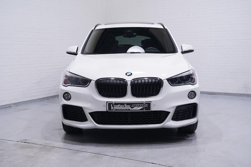 BMW X1 sDrive18d M Sport Panodak Head-up Leder Camera Afn. t, Auto's, 4 cilinders, 150 pk, Wit, Bedrijf