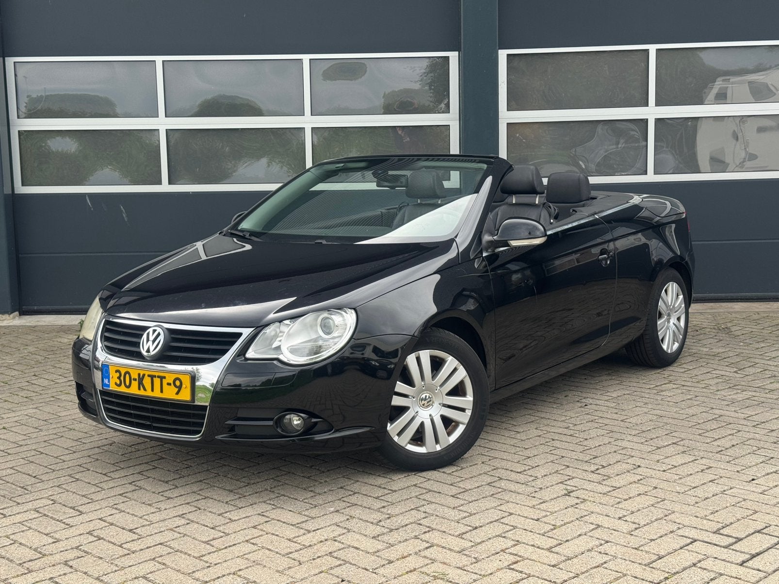 Volkswagen Eos 2.0 16V FSI 110KW 2006 Zwart, Auto's, Voorwielaandrijving, 4 cilinders, 4 stoelen, Zwart