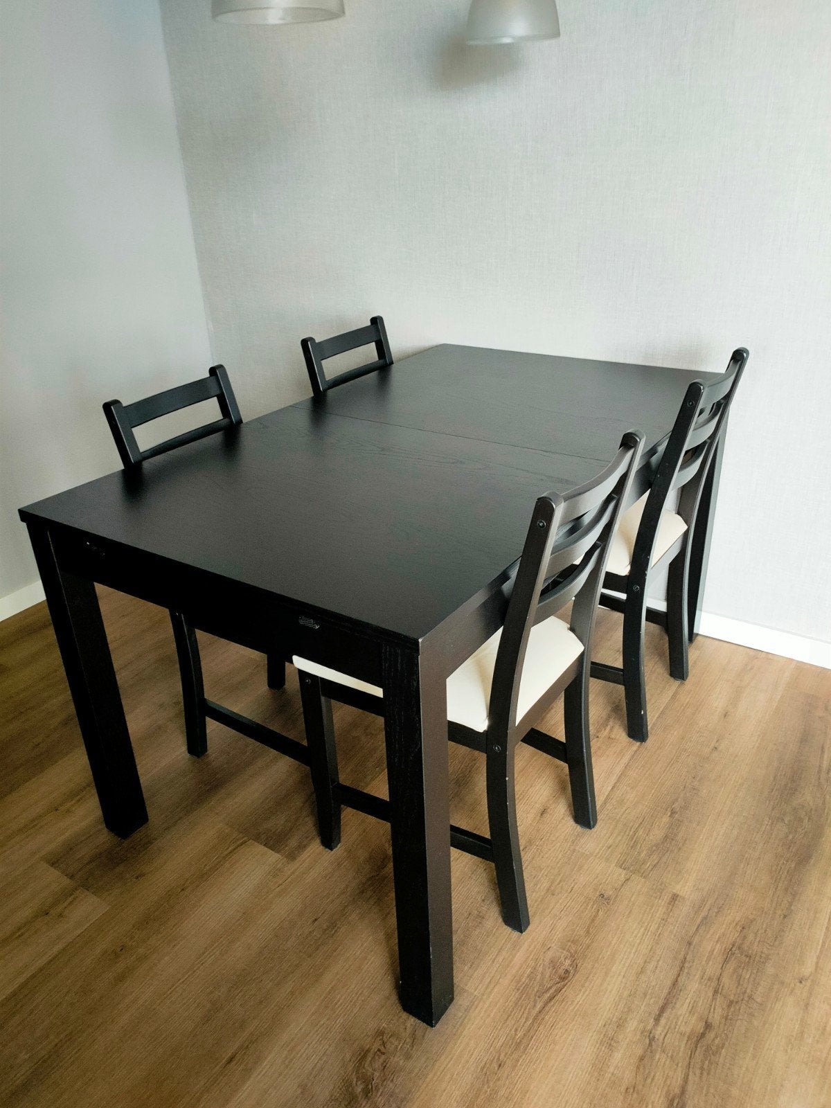 IKEA BJURSTA uitschuifbare eettafel + 4 stoelen – zwartbruin, Ophalen, Gebruikt, 50 tot 100 cm, Vijf personen of meer