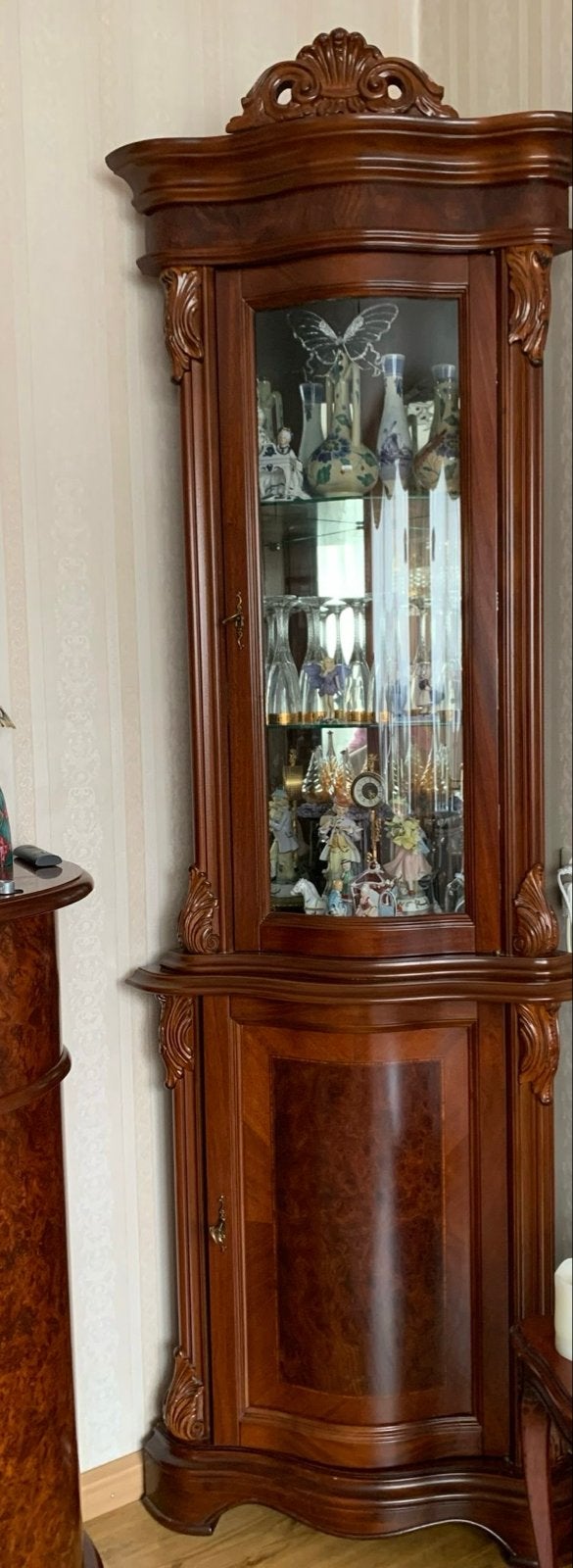 Klassieke hoekkast met vitrine - Uitstekende staat, Ophalen