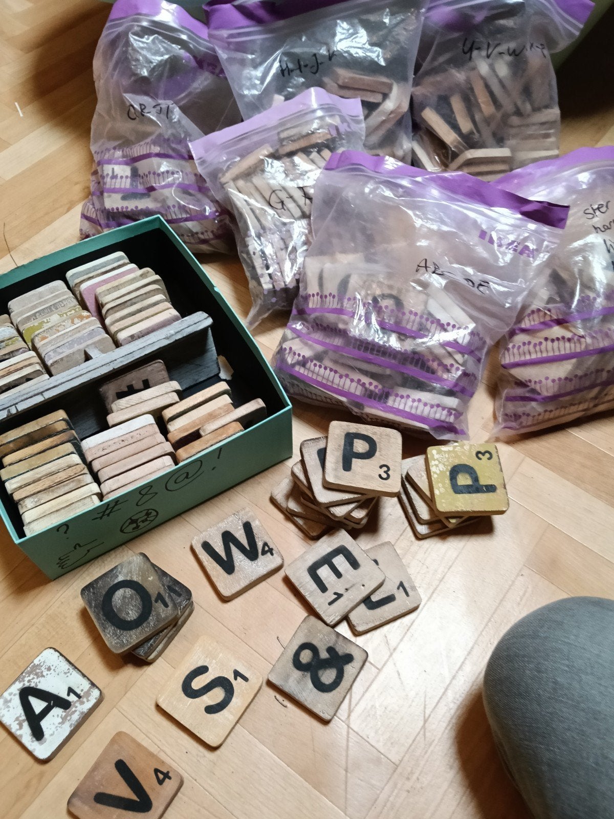 Grote partij XL houten Scrabble letters ca. 239 stuks, Overige thema's, Nieuw, Knutselset, Hout