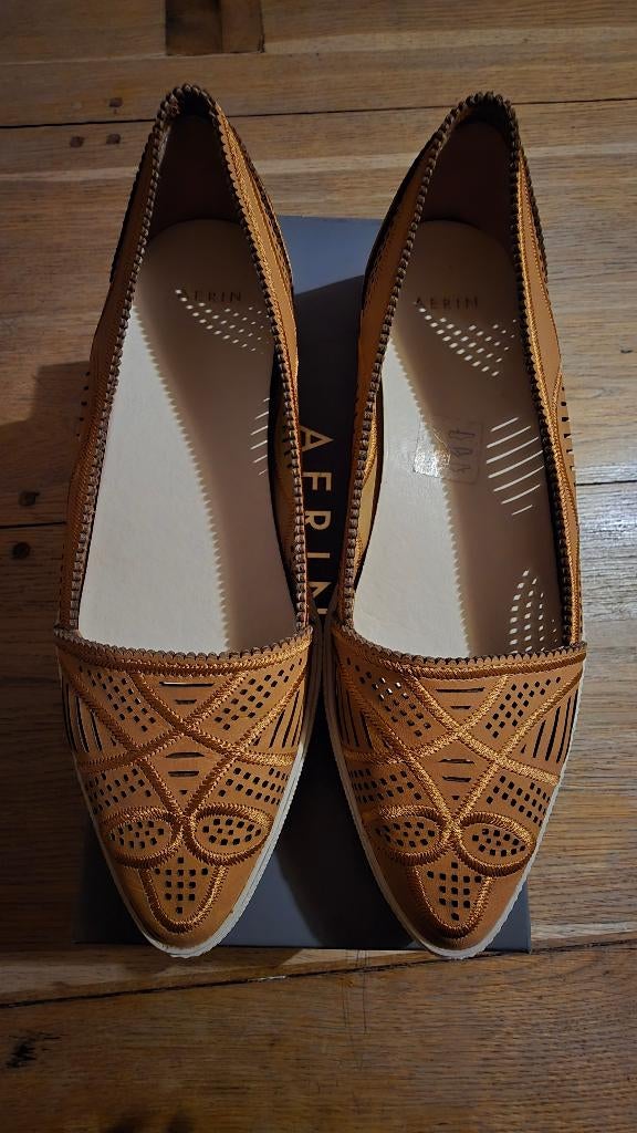 Prachtige nieuwe schoenen maat 39 - merk Aerin, Bruin, Nieuw, Ballerina's, Ophalen of Verzenden