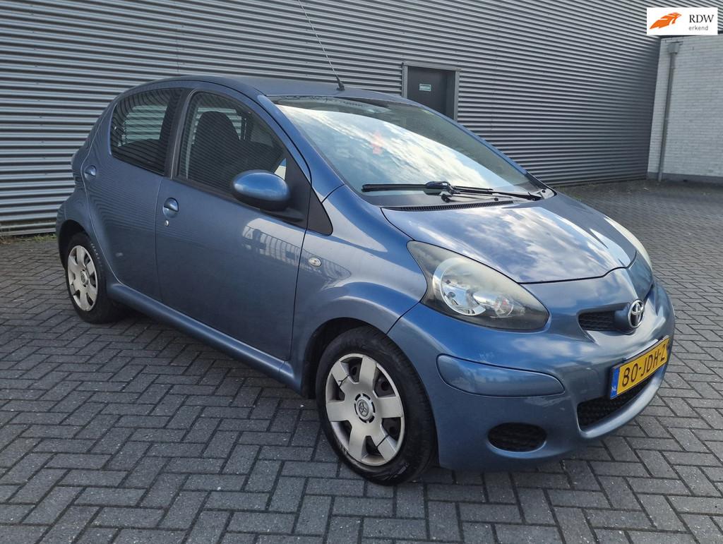 Toyota Aygo 1.0-12V Comfort CARPLAY PSENSOR AIRCO CRUISE ELE, Auto's, Voorwielaandrijving, Gebruikt, 68 pk, Origineel Nederlands