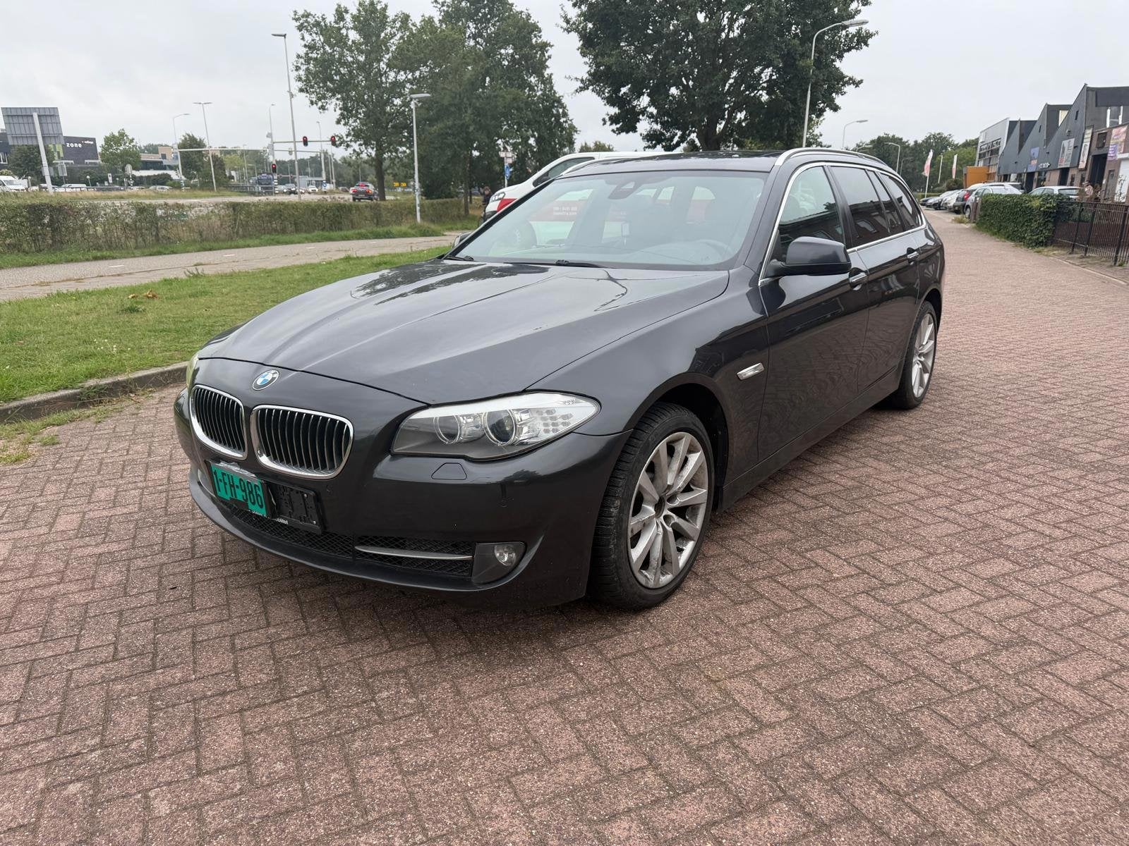 BMW 5-serie Touring 530 X drive - Pano - Automaat - Navi- ge, Auto's, Automaat, Gebruikt, 2993 cc, Xenon verlichting