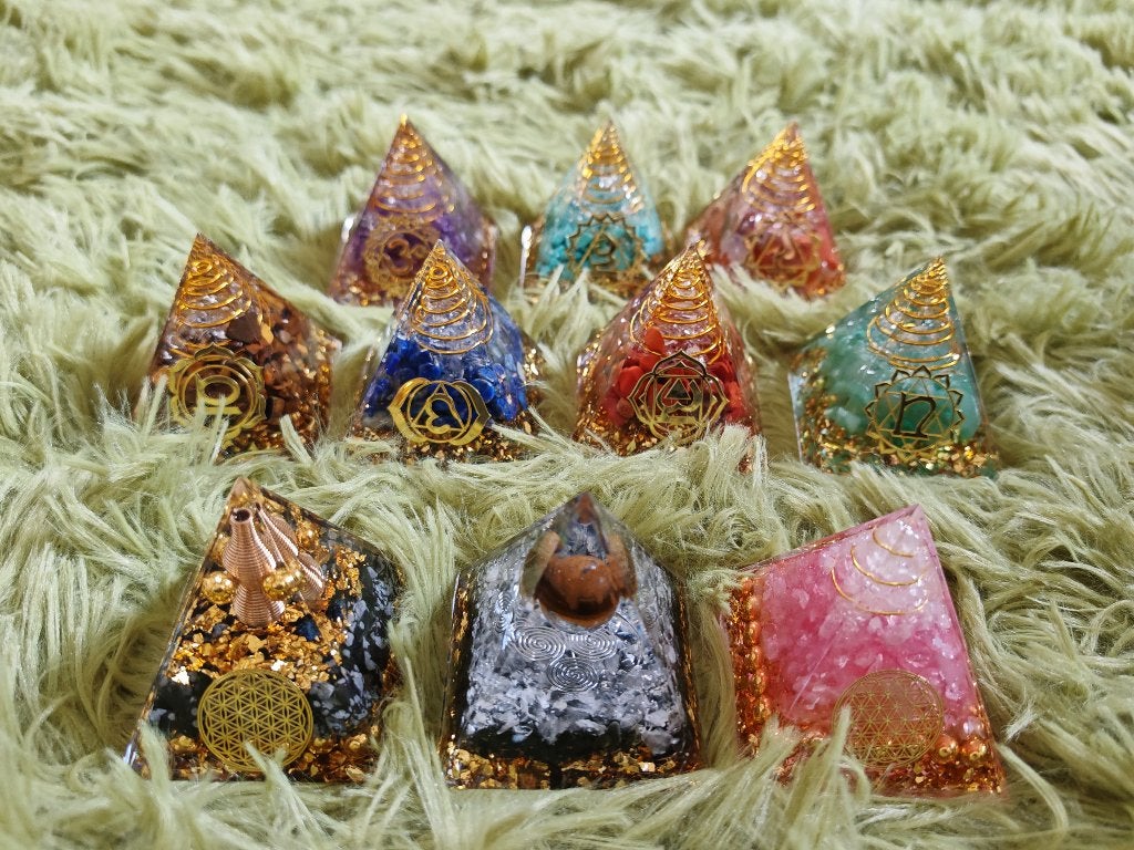 10 Orgonite Piramides met Edelstenen, Meerkleurig, Overige materialen, Boho, Nieuw