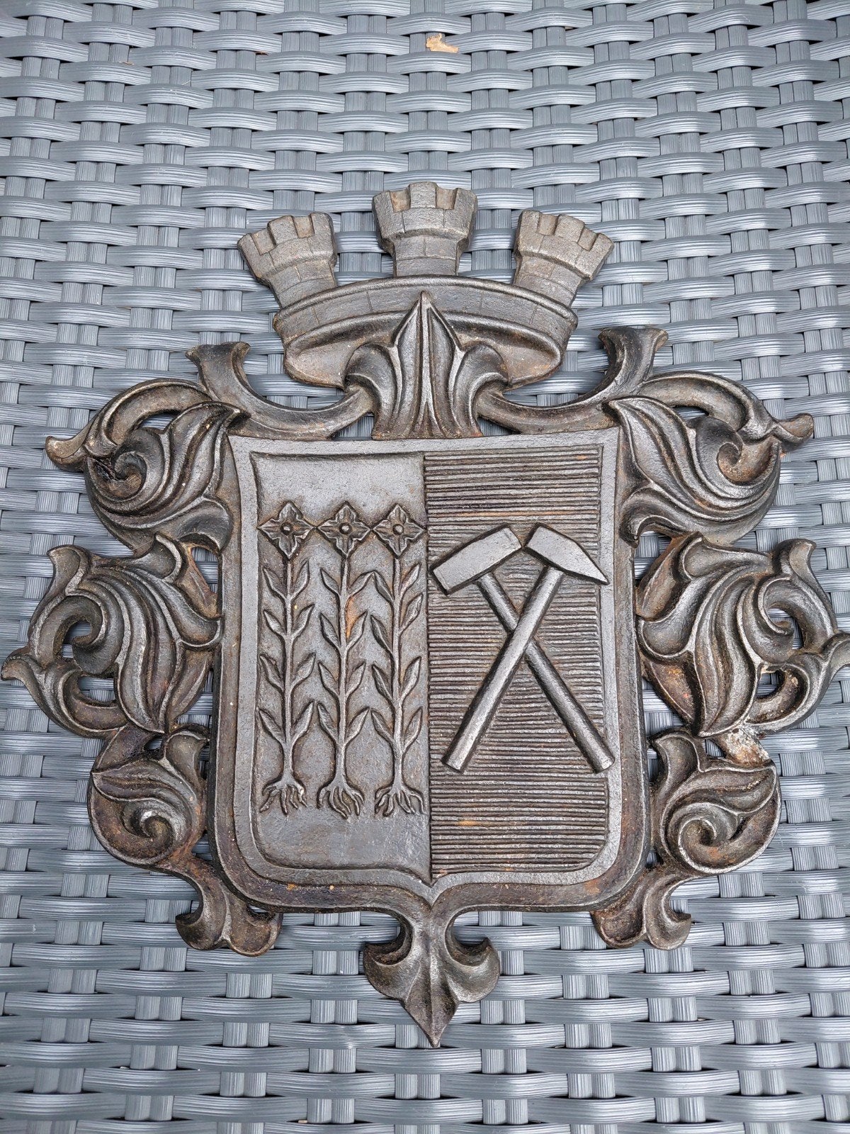 Antiek gietijzeren wapenschild met mijnbouwsymbolen, Ophalen of Verzenden