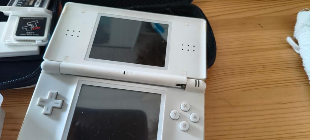 Witte Nintendo DS Lite met games en beschermhoes, Gebruikt, Wit, Ophalen of Verzenden, Met beschermhoes of tas