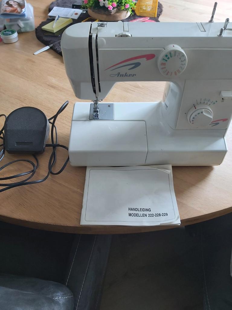 Mooie naai machine, Hobby en Vrije tijd, Naaimachines en Toebehoren, Ophalen of Verzenden, Zo goed als nieuw, Naaimachine, Overige merken