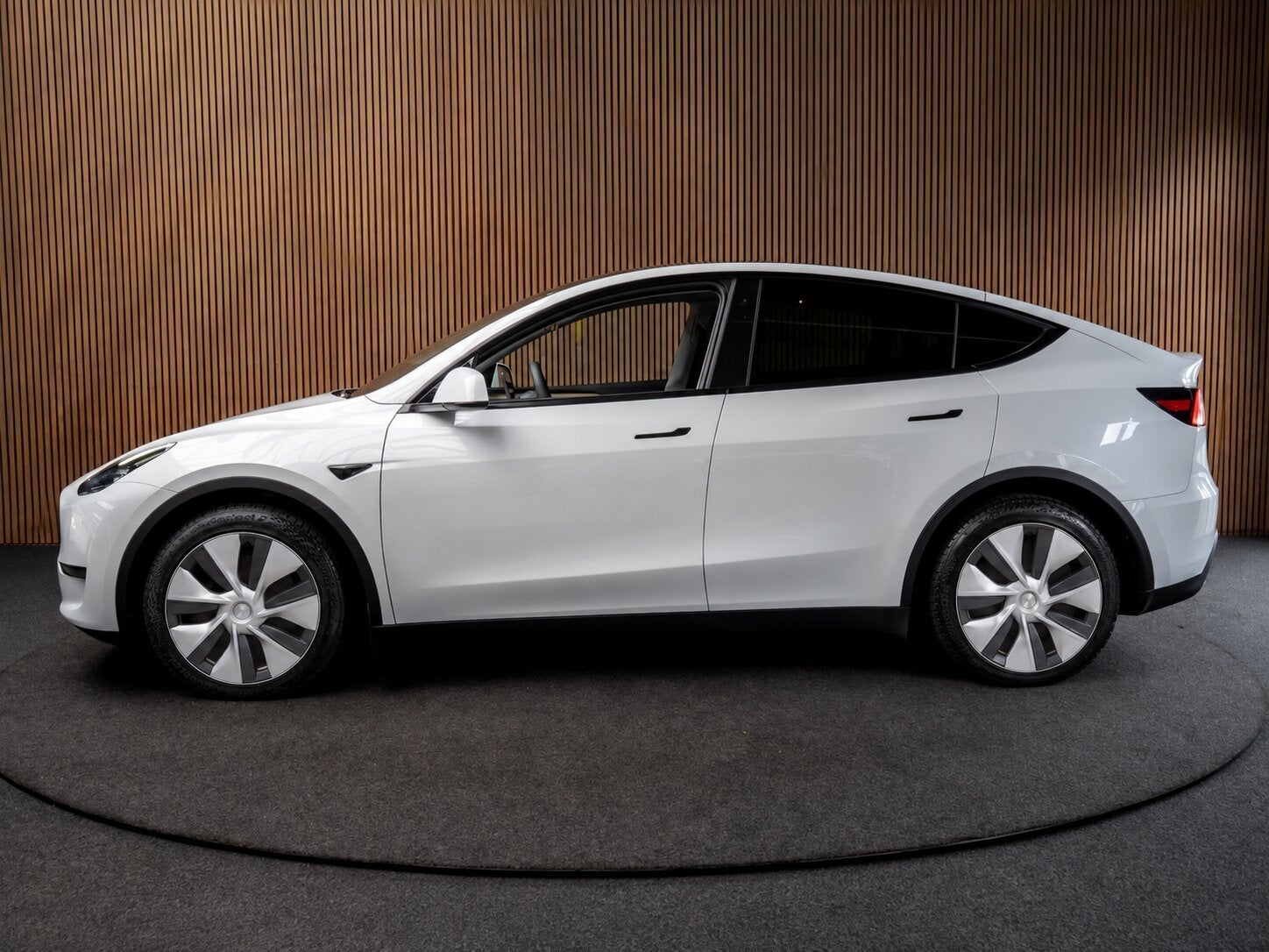 Foto 2 van Tesla Model Y Long Range Dual Motor AWD 351pk Navi Camera Le