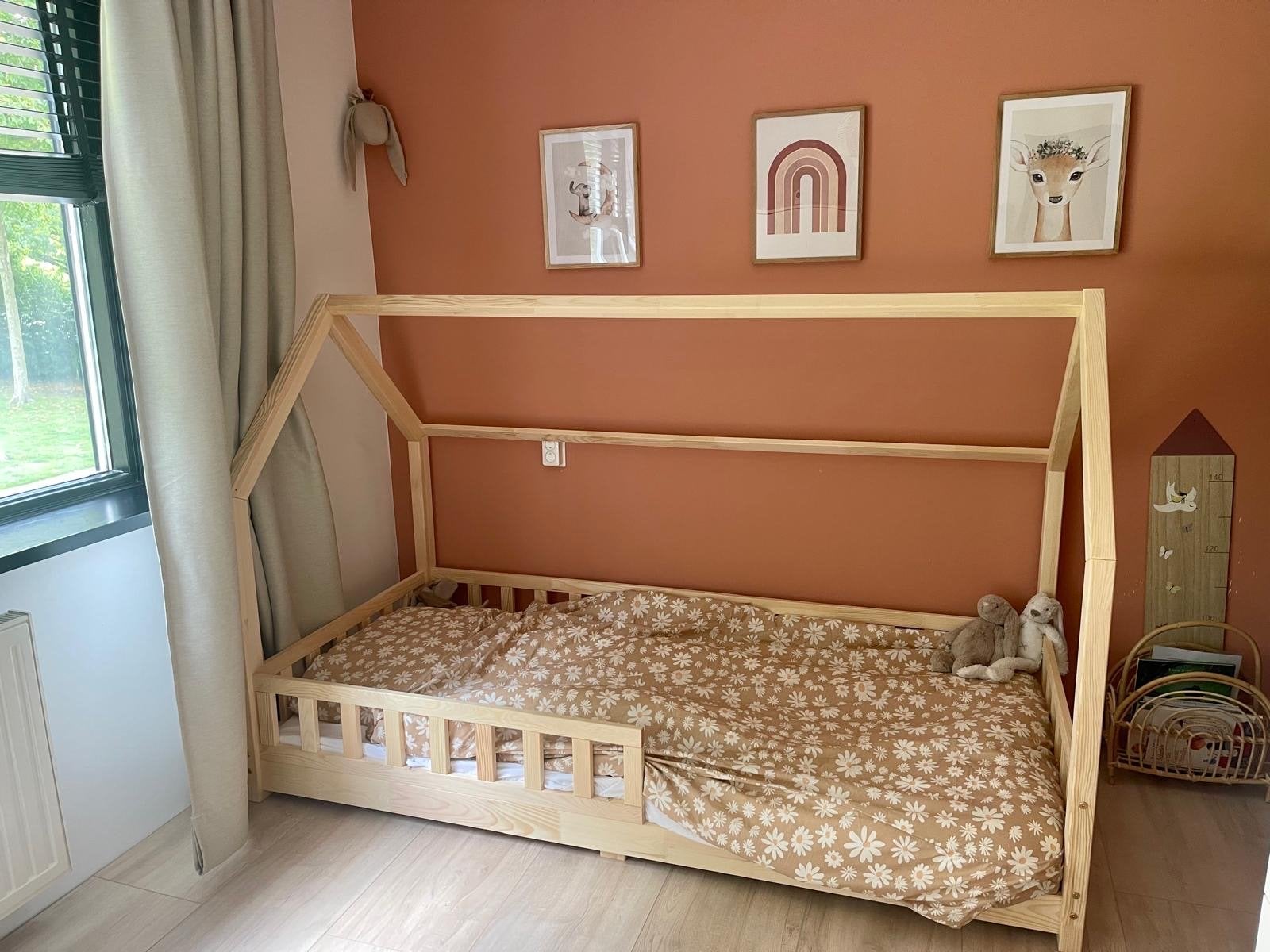Kinderbed Huisbed 200x90cm - Natuurlijk Hout, Ophalen, Zo goed als nieuw, 180 cm of meer, 85 tot 100 cm