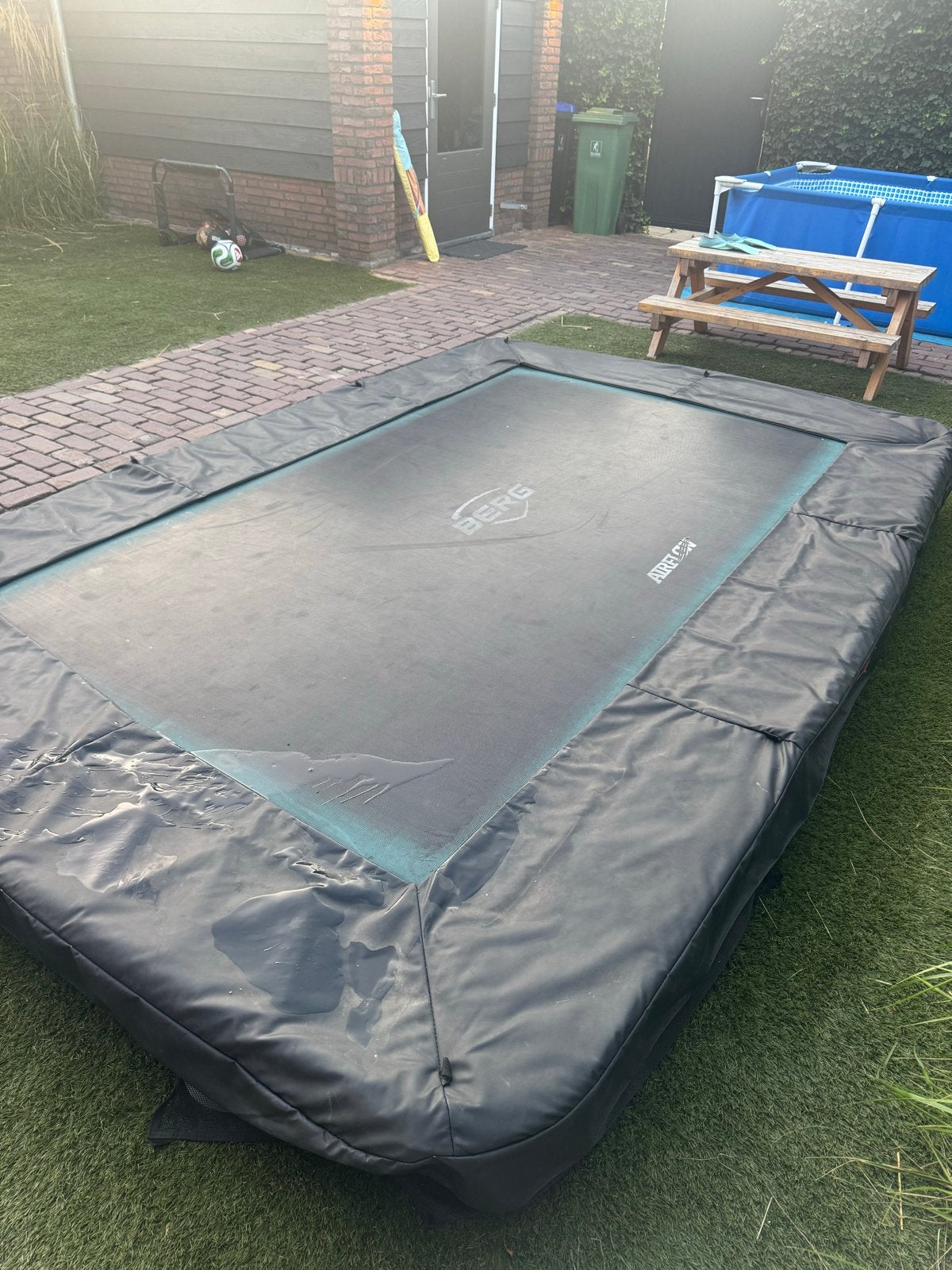 Berg Toys Inground Trampoline (330x220) zwart, Kinderen en Baby's, Speelgoed | Buiten | Trampolines, Ophalen, Gebruikt