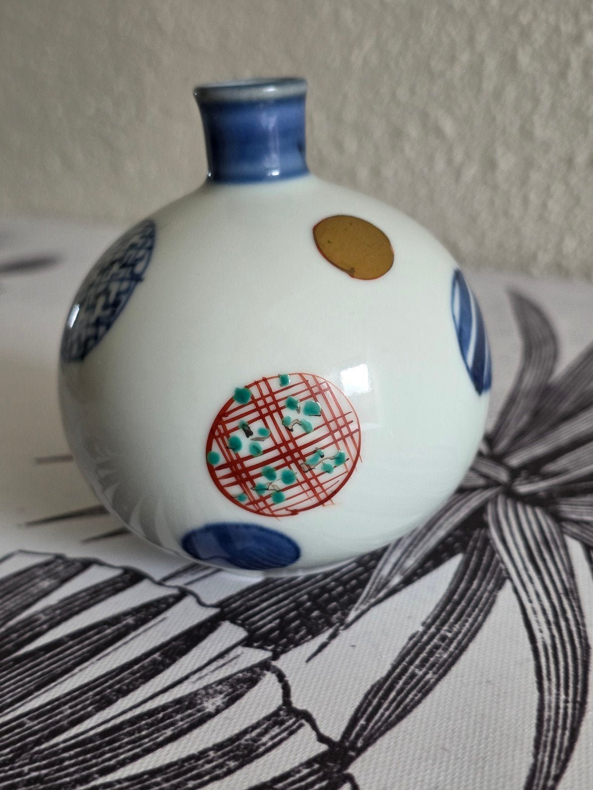 Decoratieve Japanse vaas met kleurrijke stippen, Ophalen of Verzenden