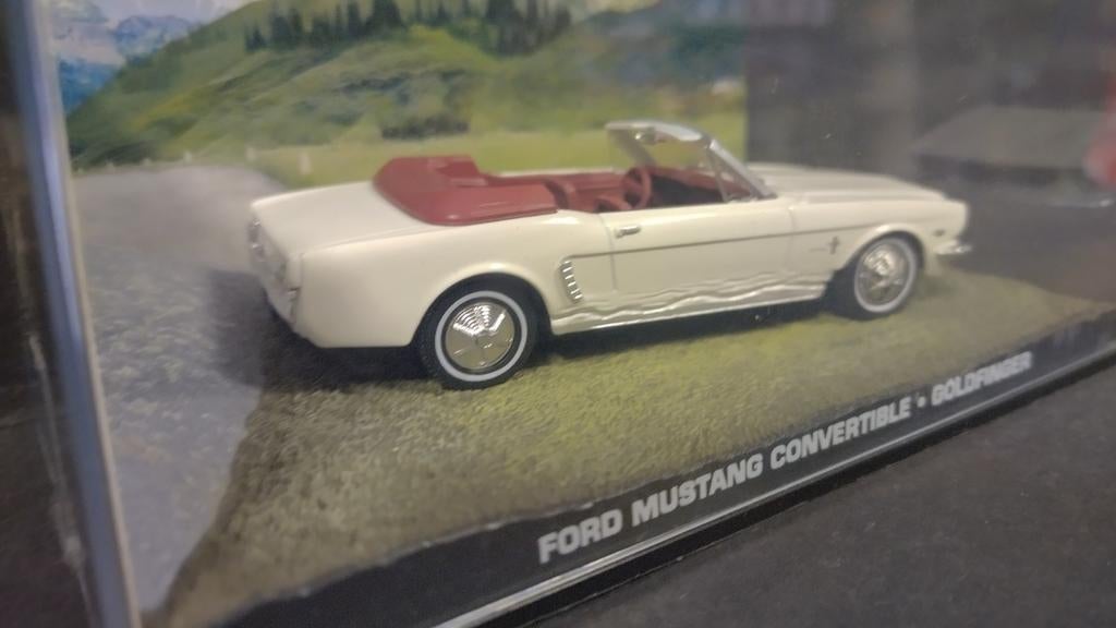 Ford Mustang convertible 007 Goldfinger 1:43 James Bond Pol, Hobby en Vrije tijd, Modelauto's | 1:43, Overige merken, Auto, Verzenden