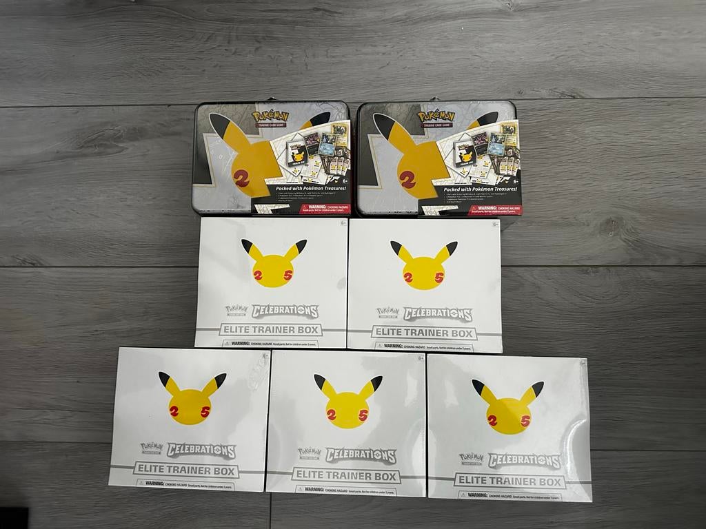 Pokémon Celebrations ETB's en Collector Chests, Ophalen of Verzenden, Nieuw, Overige typen