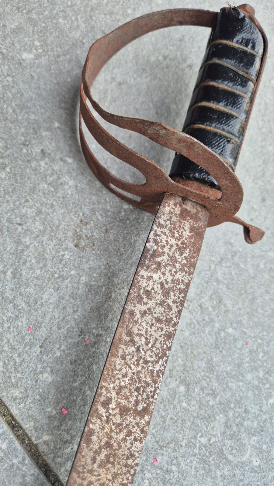 Oud roestig zwaard/sabel met leren handvat, Ophalen, Overige soorten, Overige gebieden, Zwaard of Sabel