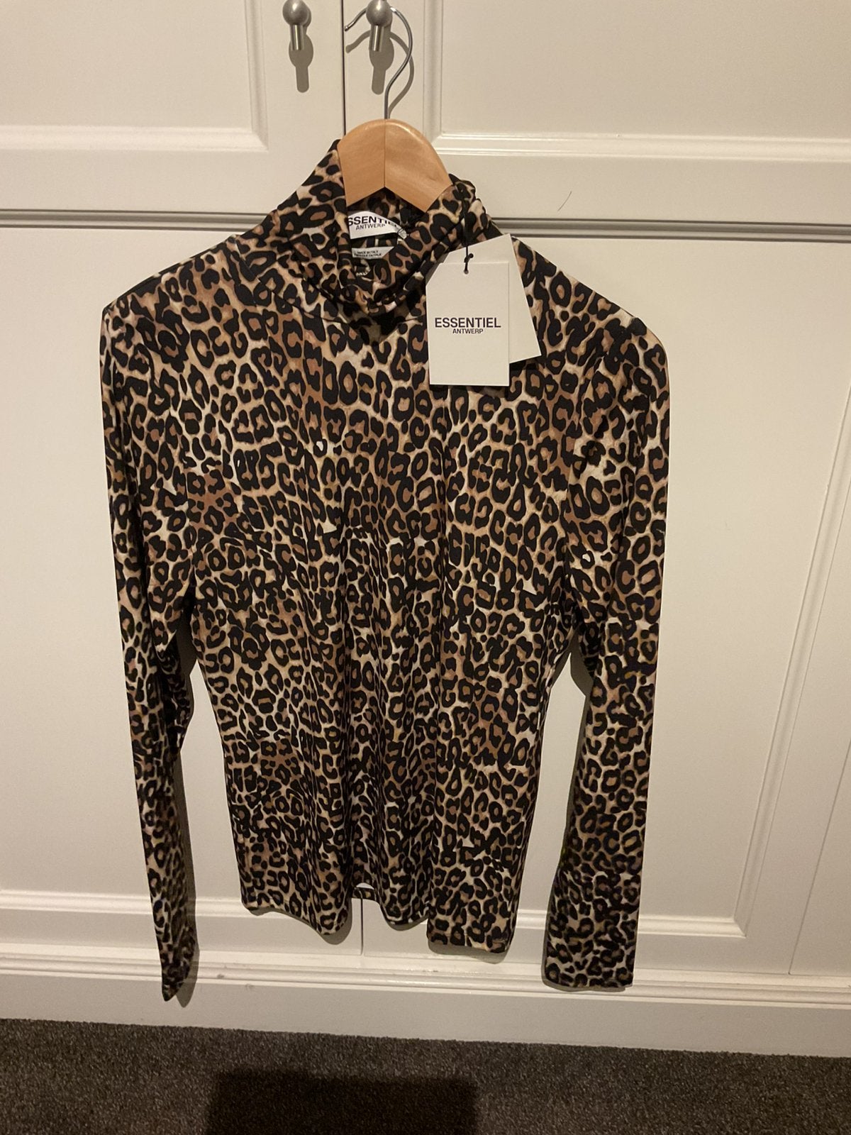 Essentiel Antwerp Leopardprint turtle shirt Maat 3 nieuw, Maat 38/40 (M), Meerkleurig, Nieuw, Ophalen of Verzenden