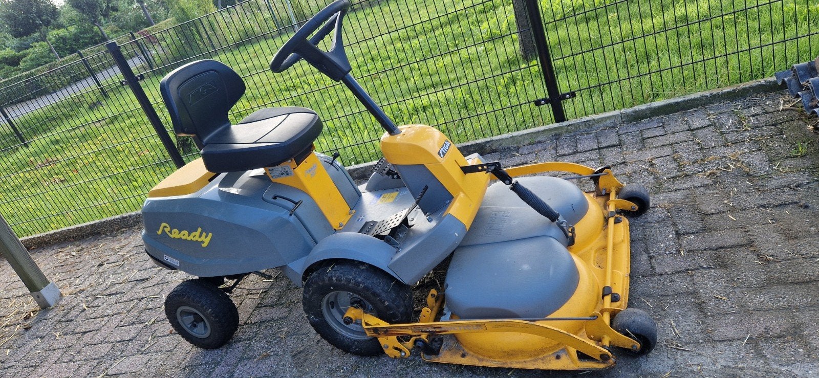 Stiga Ready V301 Zitmaaier - Krachtige Benzine Grasmaaier, Ophalen, Cirkelmaaier, Gebruikt, Benzine-grasmaaier