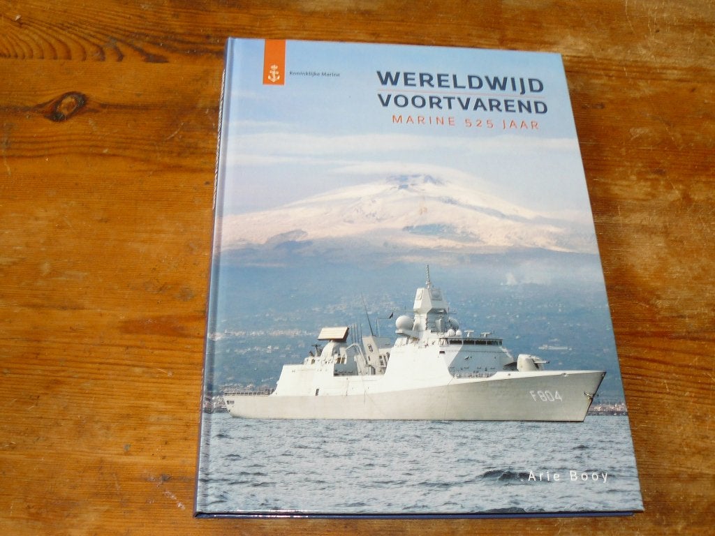 Wereldwijd voortvarend Marine 525 jaar (Koninklijke Marine), Ophalen of Verzenden, Zo goed als nieuw, Motorboot of Zeilboot, Boek of Tijdschrift