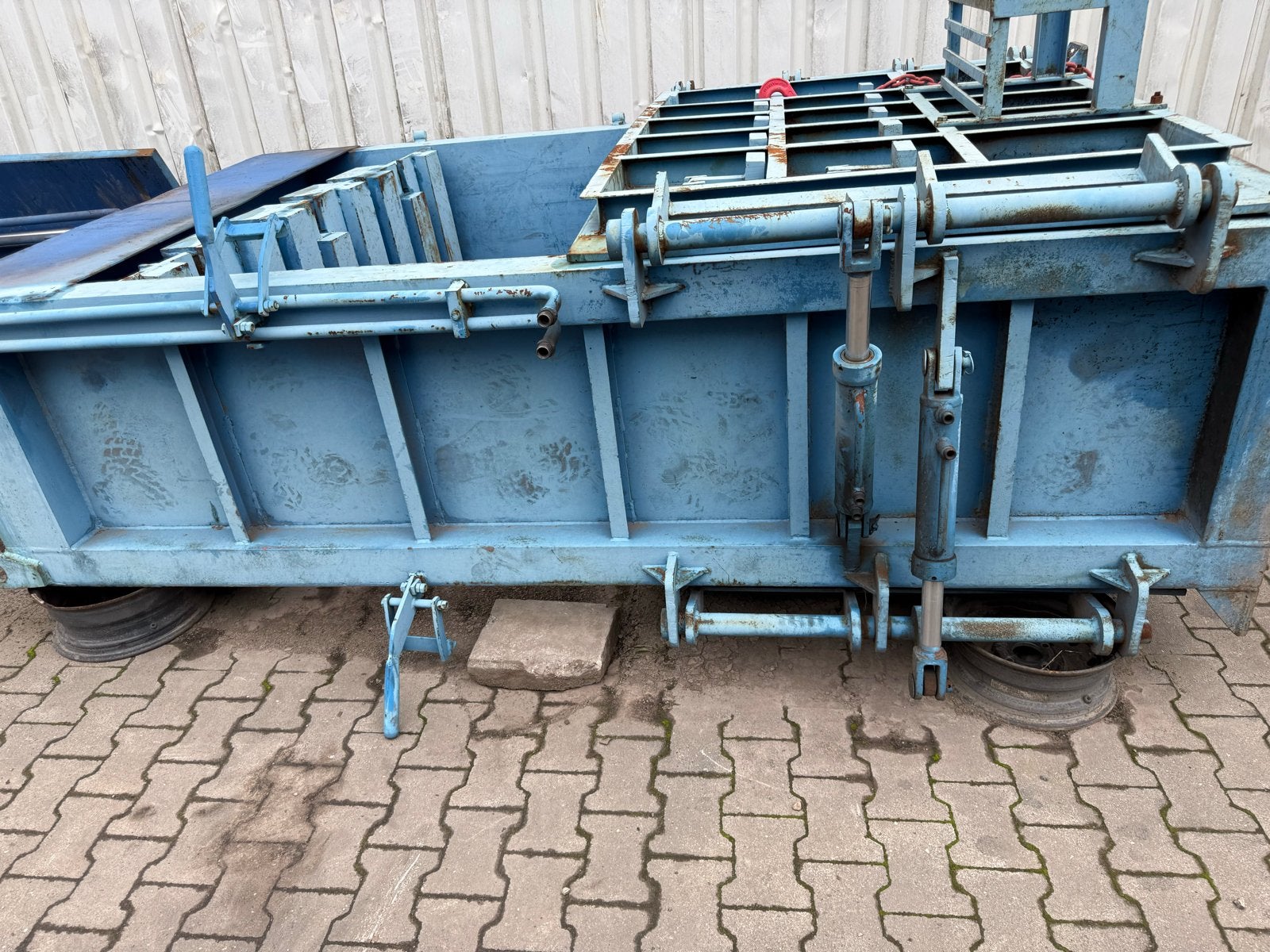 Gebruikte afvalpers Robuust  met zuigerstang schade, Ophalen