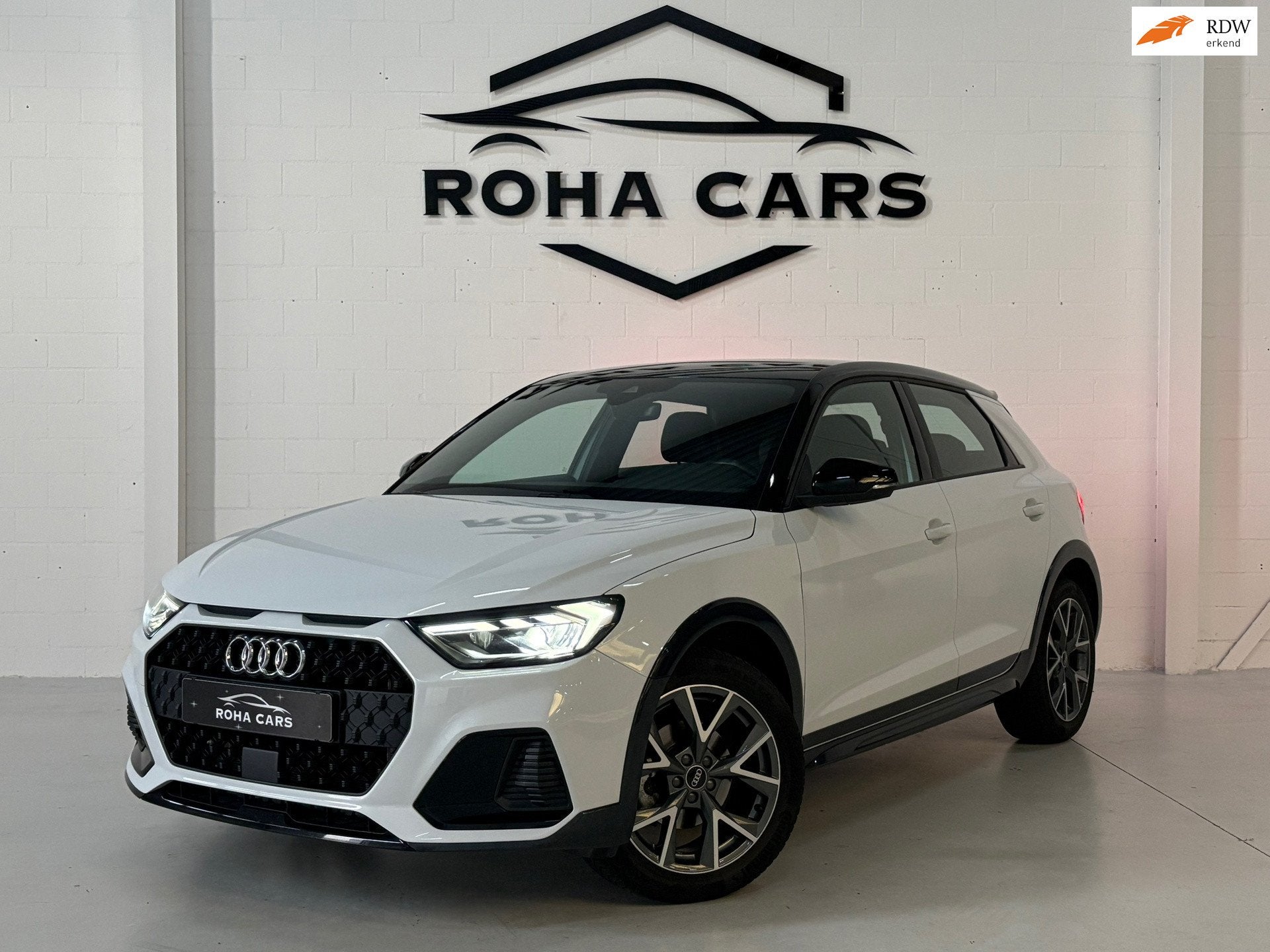 Audi A1 Allstreet 30 TFSI Advanced edition, Navi, Blackline, Stof, Zwart, Wit, Bedrijf