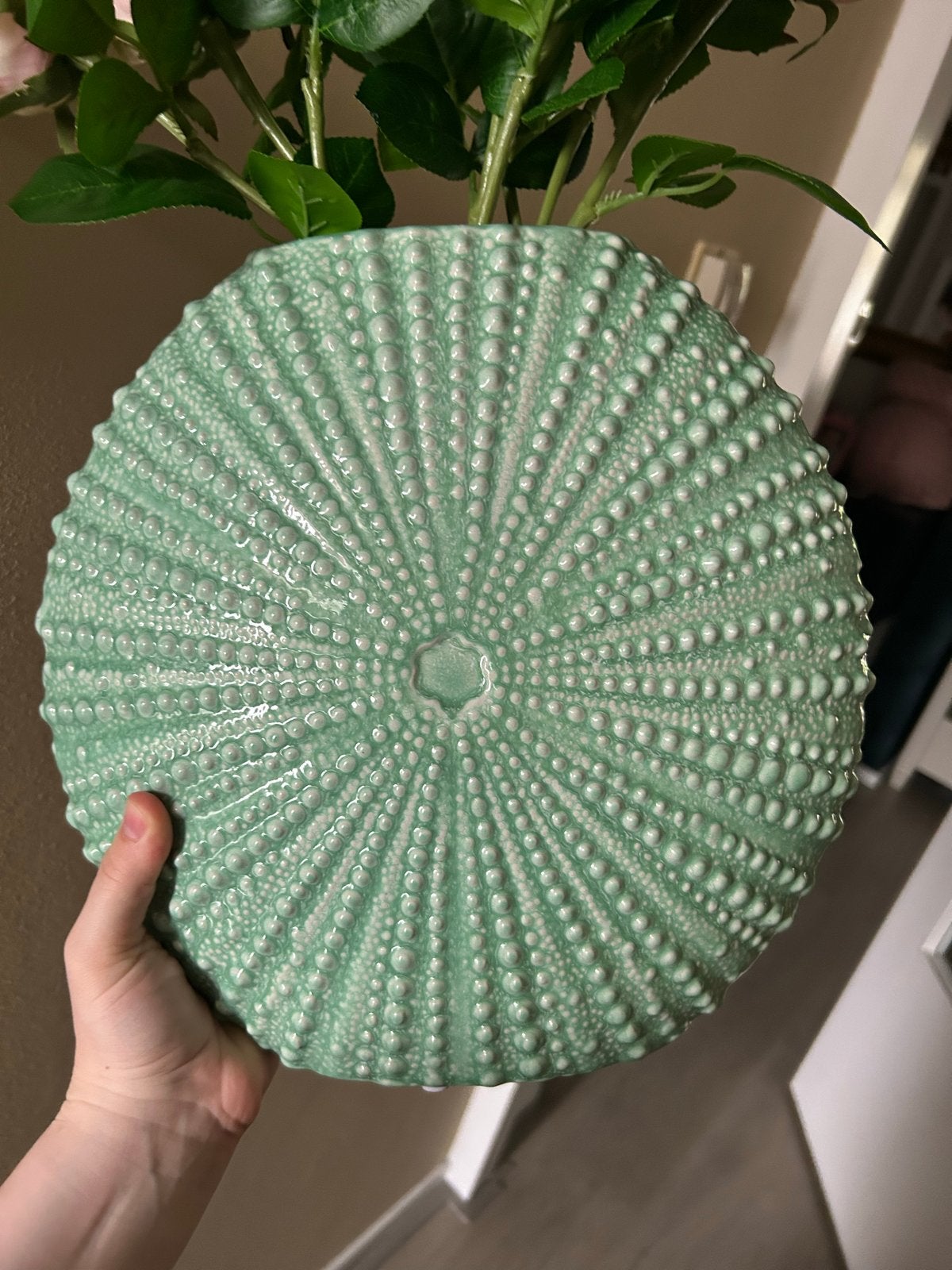 Unieke groene vaas in zee-egel design - met of zonder bloeme, Inclusief decoratie, Ophalen of Verzenden, Zo goed als nieuw, Steen/keramiek