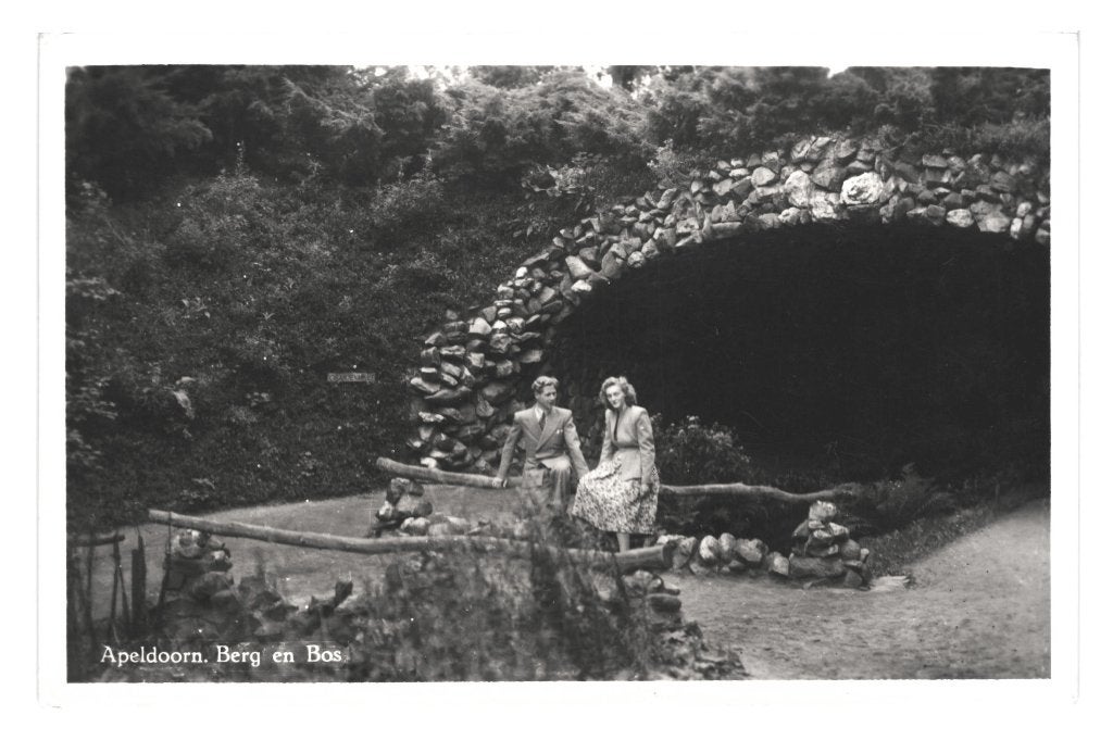 940034	Apeldoorn	Berg en Bos	 	1955	Gelopen, Ophalen of Verzenden, 1940 tot 1960, Gelopen, Gelderland