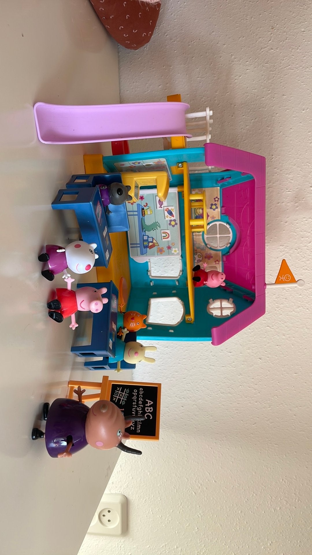 Peppa Pig Speelhuis met geluidseffecten en vriendjes, Ophalen of Verzenden, Gebruikt, Poppenhuis