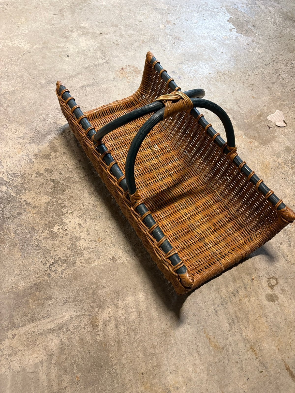 Vintage rotan tijdschriftenrek met handvatten, Ophalen, Vintage, Gebruikt, Natuurlijk materiaal