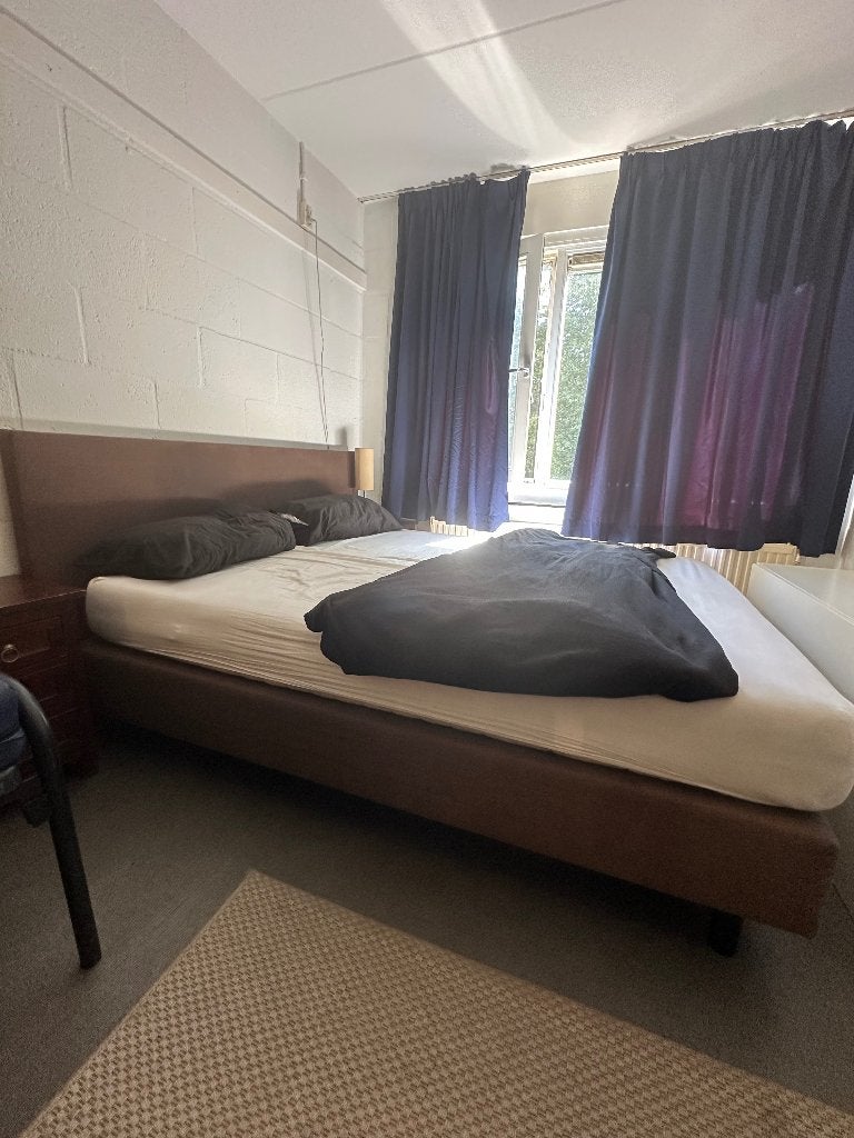 Bedframe + night stand + headboard + mattress + side lights, Ophalen, Overige materialen, Gebruikt, Bruin