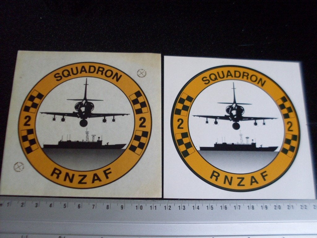 2x sticker squadron 2 rnzaf logo embleem airforce, Verzamelen, Verzenden, Zo goed als nieuw, Bedrijf of Vereniging