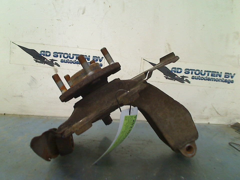 Fusee Rechts Voor Volvo V50 (MW) (2004-04/2010-12), Gebruikt, Siegburger Straße 229, Köln 50679, , Duitsland, Info@volvocars.com