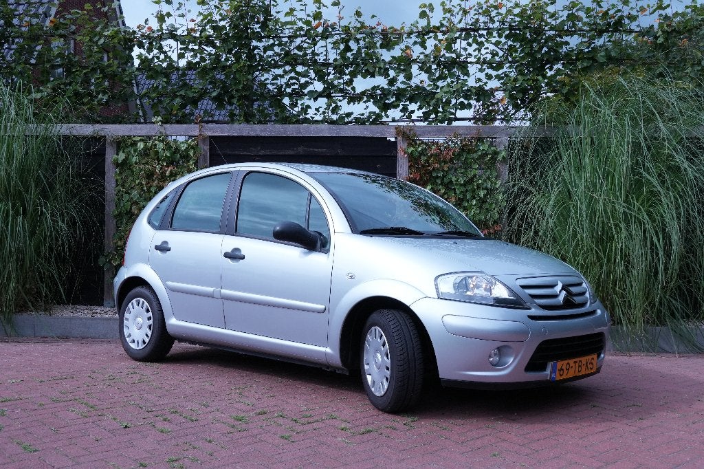 Citroën C3 1.4i 5drs, Lage KM, Airco, Trekhaak, APK, keurig!, Auto's, 989 kg, Origineel Nederlands, Handgeschakeld, Grijs