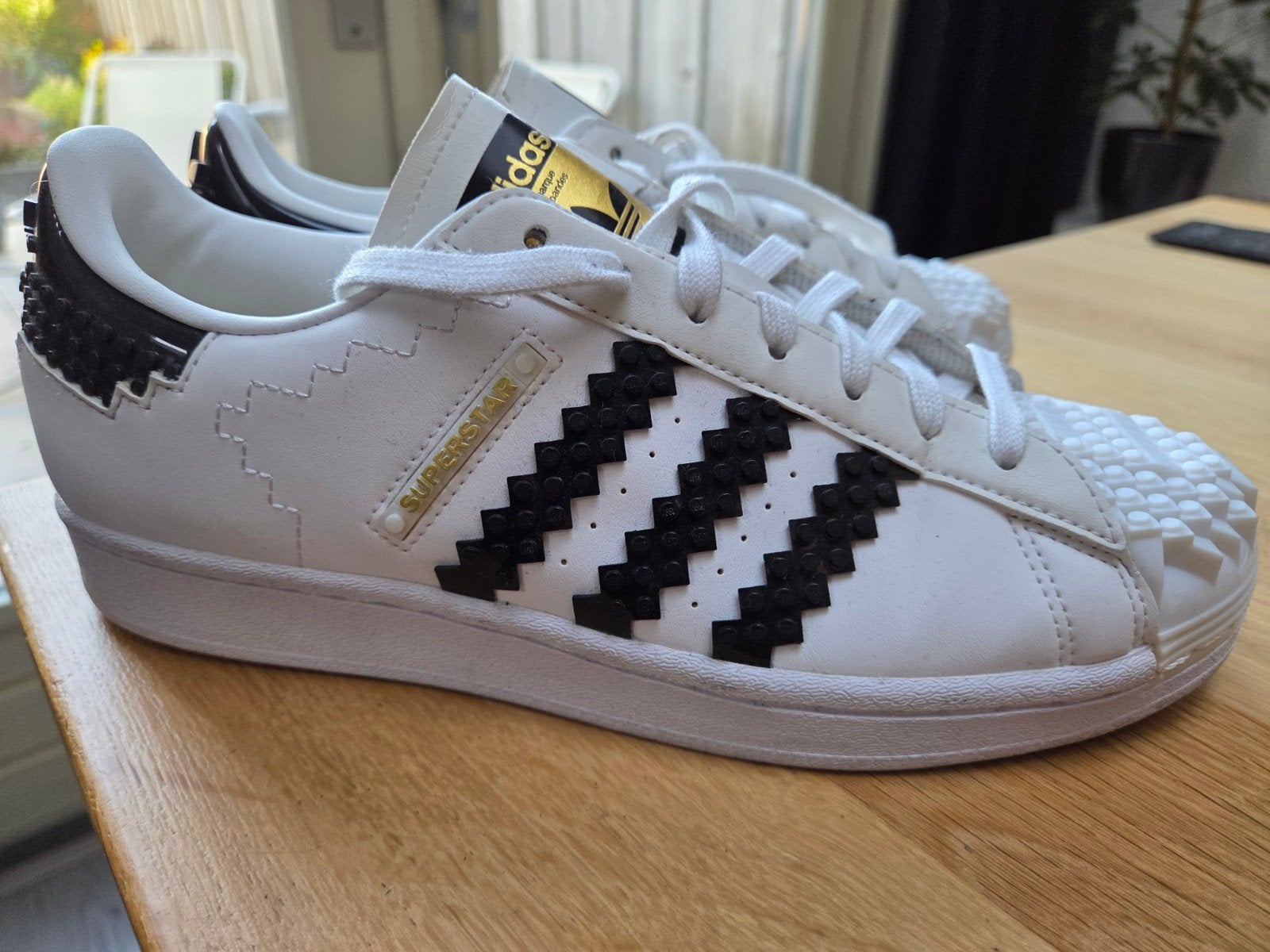 Adidas Superstar x LEGO sneakers - Maat 42, Adidas, Wit, Ophalen of Verzenden, Sneakers of Gympen