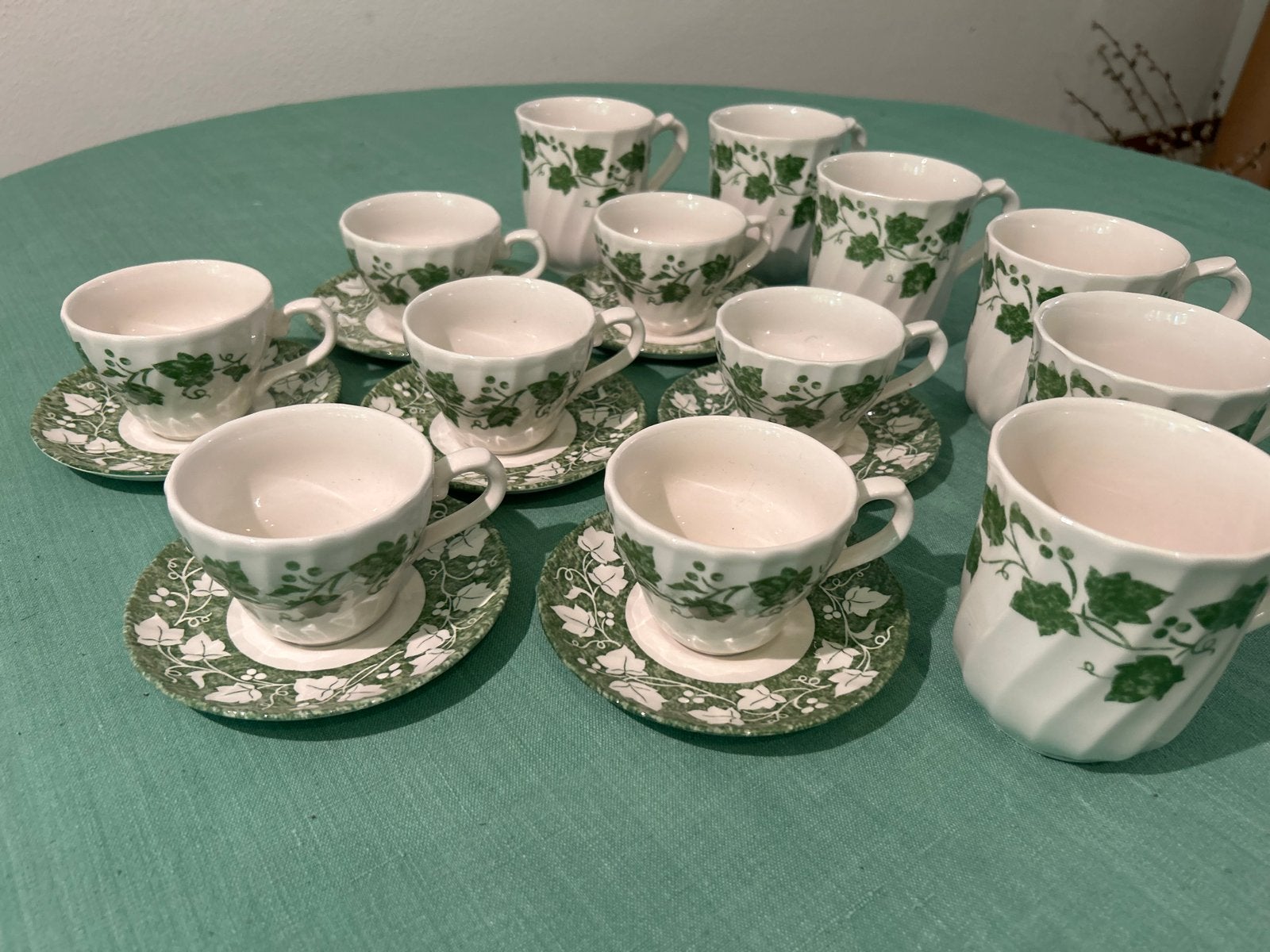 Churchill Staffordshire ‘klimop’ 6 kop/schotels, 6 mok, Gebruikt, Overige merken, Keramiek, Vintage