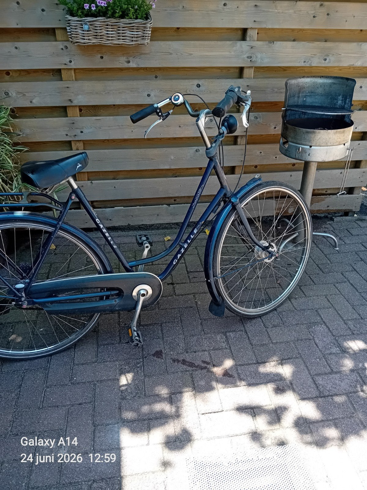 Gazelle damesfiets met versnellingen alleen achterband loopt, Fietsen en Brommers, Fietsen | Dames | Omafietsen, Ophalen, Gebruikt