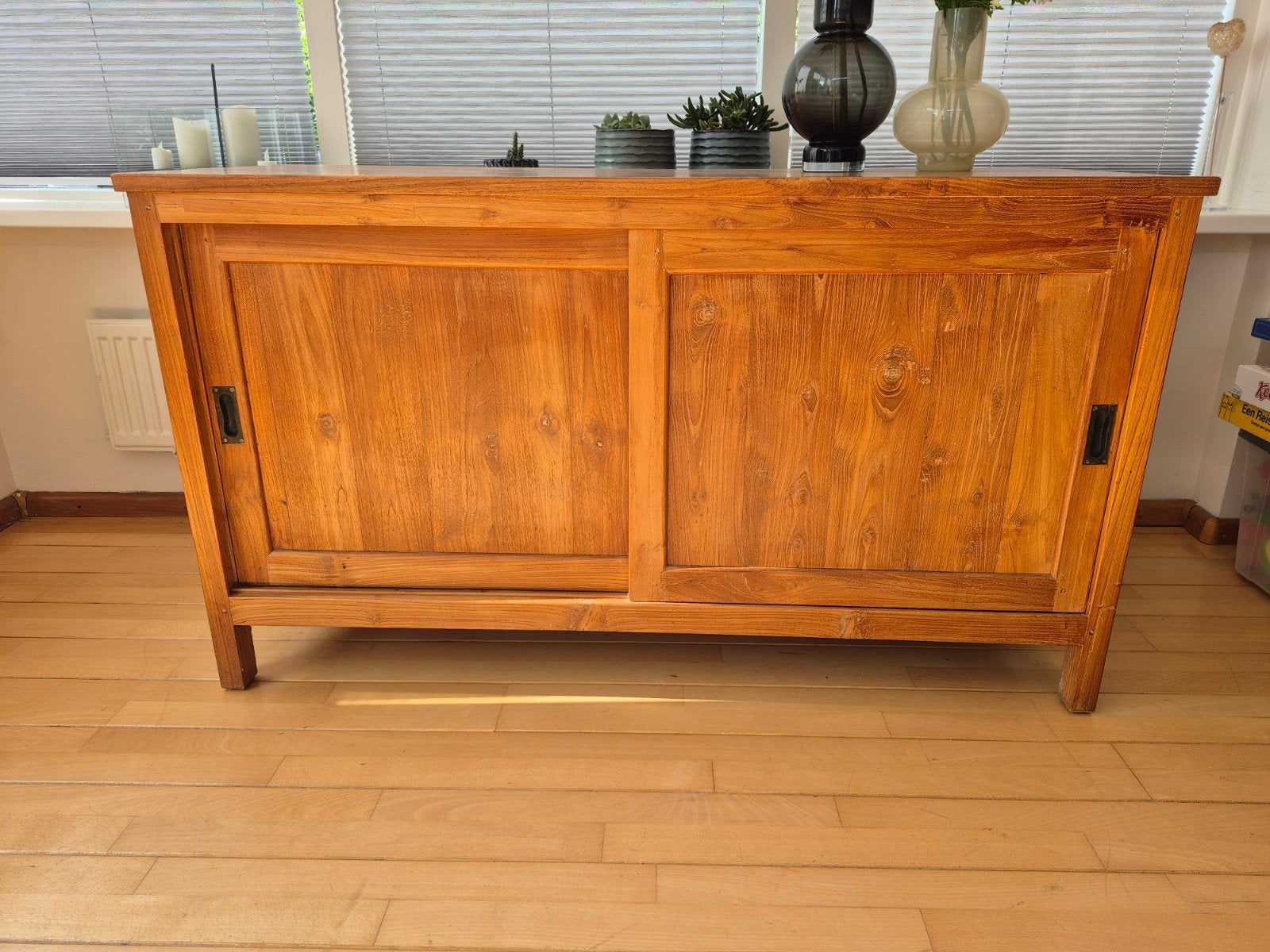 Houten Teak Kastje met Schuifdeuren - 142x51x80 cm, Ophalen, Gebruikt