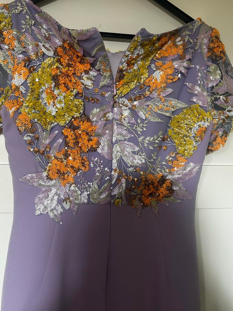 Lila jurk met bloemenborduursels en pailletten, Paars, Ophalen of Verzenden, Zo goed als nieuw, Knielengte