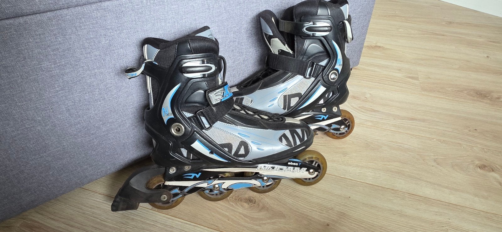 Nijman Skeelers Maat 44 met Beschermset, Ophalen of Verzenden, Gebruikt, Inline skates 4 wielen, Overige merken