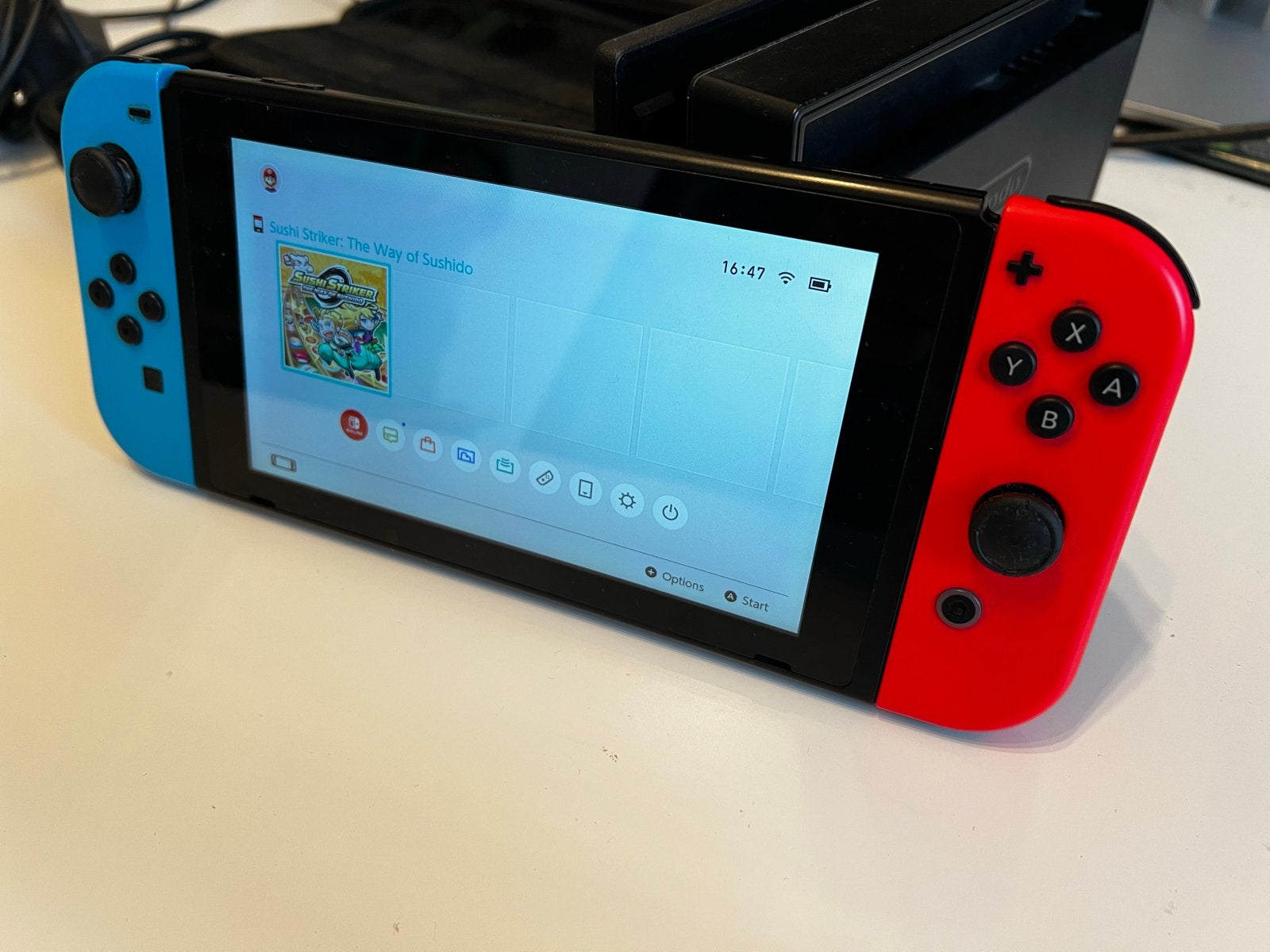 Nintendo Switch Original met 2 games en accessoires, Spelcomputers en Games, Ophalen, Gebruikt, Met games, Switch Original