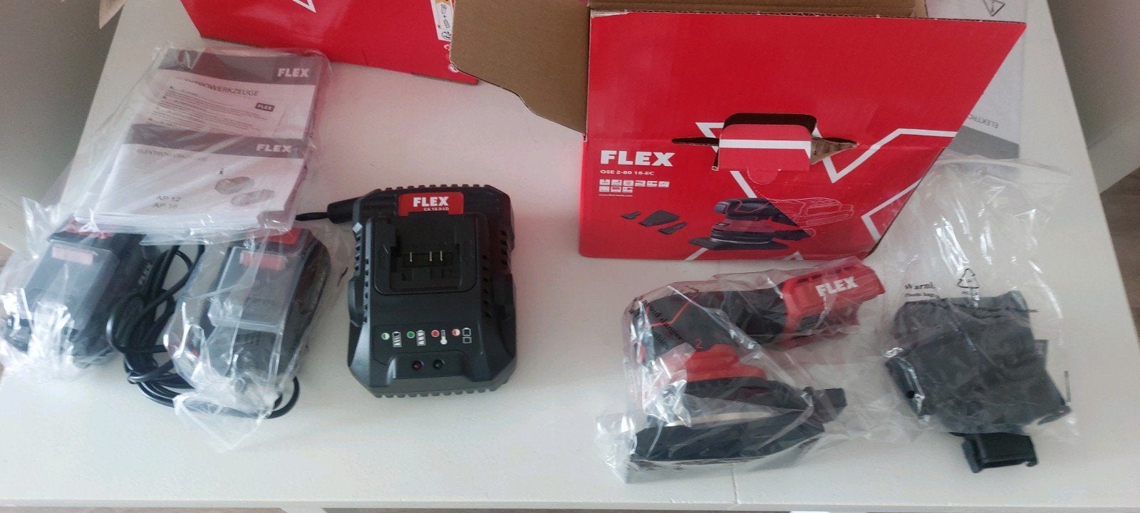 Flex schuurmachine en accu's en lader Nieuw, Doe-het-zelf en Verbouw, Gereedschap | Schuurmachines, Ophalen of Verzenden