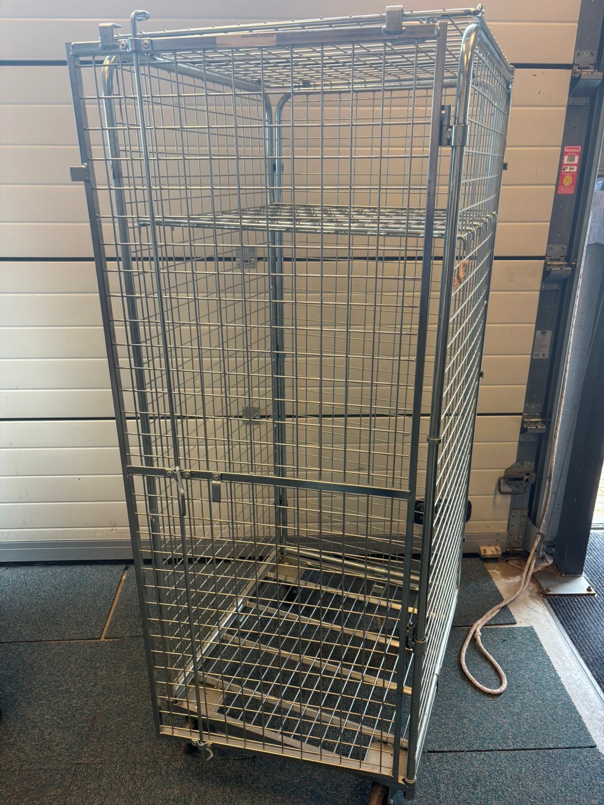 2 Afsluitbare rolcontainers, 100 liter of meer, Ophalen, Gebruikt, Transportkar